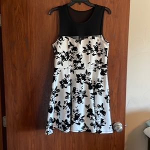 Super cute dress, worn a couple of times.